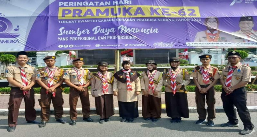 PENYEMATAN PRAMUKA GARUDA KEPADA SISWA/i SMAN 1 KOPO DI DEPAN PENDOPO BUPATI SERANG